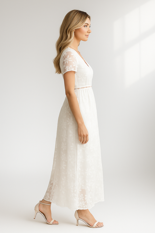 Langes weißes Kleid mit Blumen aus Spitze und V-Ausschnitt