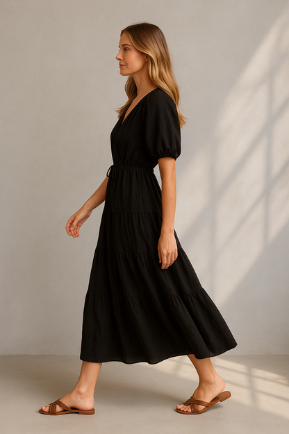 Schwarzes Maxikleid mit Puffärmeln und Bindegürtel