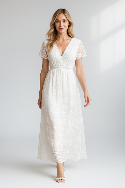 Langes weißes Kleid mit Blumen aus Spitze und V-Ausschnitt