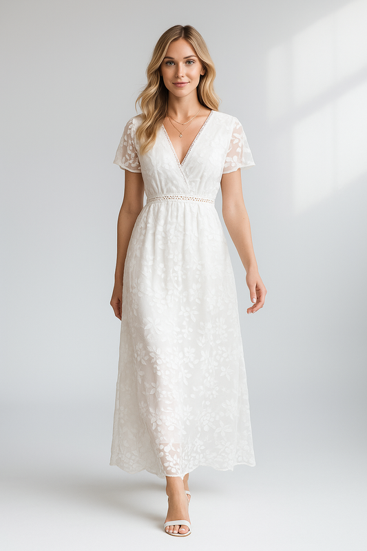 Langes weißes Kleid mit Blumen aus Spitze und V-Ausschnitt